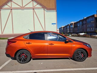2021 Hyundai Solaris II Рестайлинг, оранжевый, 1350000 рублей, вид 4