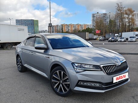 2025 Skoda Superb III Рестайлинг, серый, 3050000 рублей, вид 3