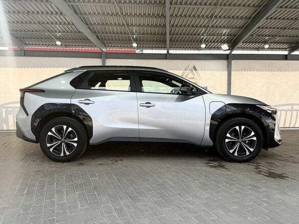 2022 Toyota bZ4X I, серый - вид 5