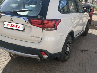 2017 Mitsubishi Outlander III Рестайлинг 2, белый, 2300000 рублей, вид 3