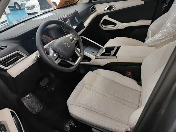2026 BYD Yuan Up 45.12 kWh, серый, 1750999 рублей - вид 4