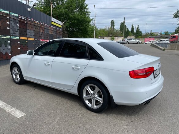 2013 Audi A4 IV (B8) Рестайлинг, белый - вид 2