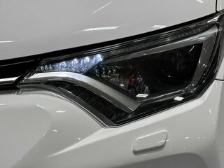 2018 Toyota RAV4 IV (XA40) Рестайлинг, белый, 2380000 рублей, вид 4