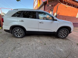 2017 Kia Sorento II Рестайлинг, белый, 1950000 рублей, вид 4