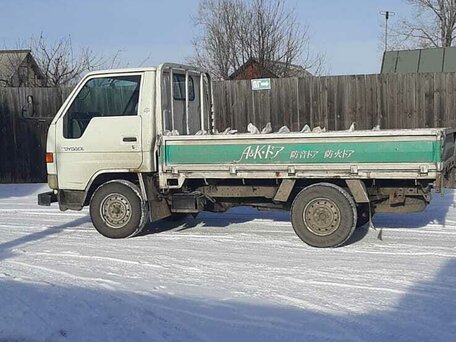 2001 Toyota Toyoace, белый, 1500000 рублей, вид 1