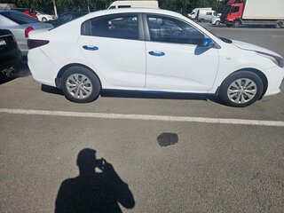 2019 Kia Rio IV, белый, 680000 рублей, вид 3