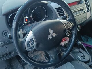 2010 Mitsubishi Outlander II Рестайлинг, белый, 1500000 рублей, вид 5