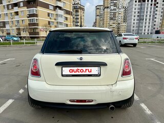 2011 Mini Hatch One II (R56) Рестайлинг, белый, 1190000 рублей, вид 5