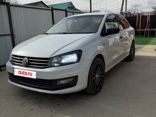 2016 Volkswagen Polo V Рестайлинг, белый, 850000 рублей, вид 1