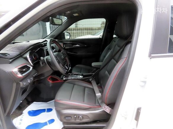 2021 Chevrolet TrailBlazer III, белый - вид 4