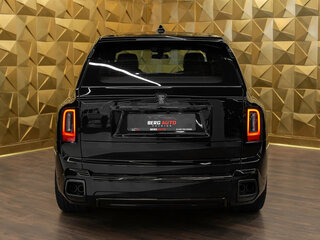 2025 Rolls-Royce Cullinan Black Badge I Рестайлинг (Series II), чёрный, 62500000 рублей, вид 4