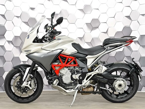 2018 MV Agusta Turismo Veloce 800, белый - вид 3