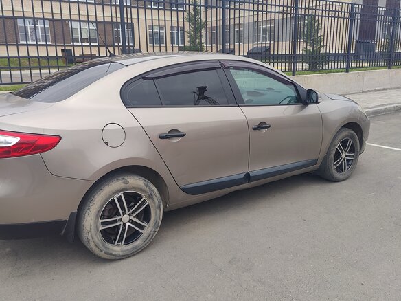 2010 Renault Fluence I, бежевый, 648000 рублей - вид 4