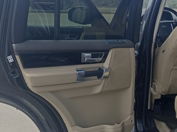 2016 Land Rover Discovery IV Рестайлинг, чёрный, 2100000 рублей - вид 13