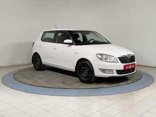 2013 Skoda Fabia II Рестайлинг, белый, 579900 рублей, вид 2