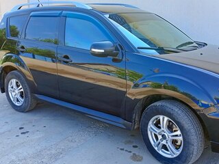 2010 Mitsubishi Outlander II Рестайлинг, чёрный, 1400000 рублей, вид 3