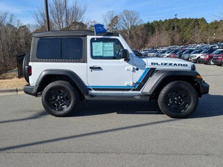 2025 Jeep Wrangler IV (JL) Рестайлинг, серебристый, 5505000 рублей, вид 2