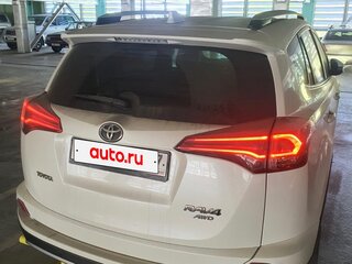 2017 Toyota RAV4 IV (XA40) Рестайлинг, белый, 2600000 рублей, вид 3