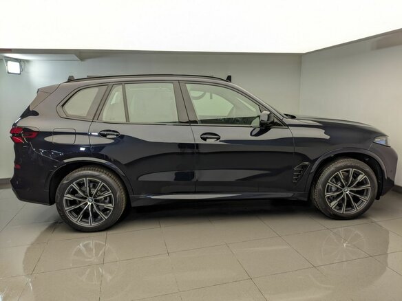 2025 BMW X5 40i IV (G05/G18) Рестайлинг, чёрный, 14450000 рублей - вид 3