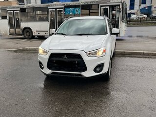 2013 Mitsubishi ASX I Рестайлинг, белый, 1100000 рублей, вид 2