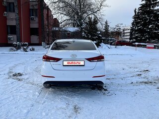 2017 Hyundai Elantra VI (AD), белый, 1400000 рублей, вид 4