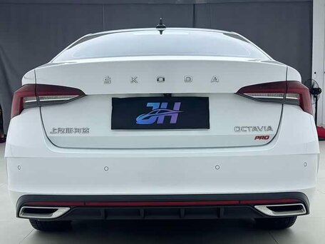2023 Skoda Octavia IV (A8), белый, 1554000 рублей, вид 4