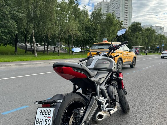2022 Triumph Trident 660, серый, 850000 рублей - вид 2