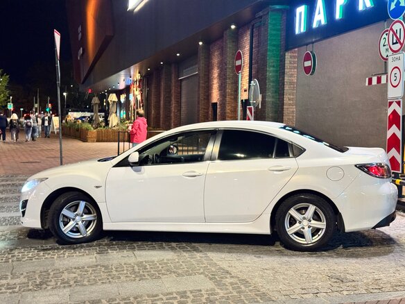 2010 Mazda 6 II (GH) Рестайлинг, белый, 800000 рублей - вид 4