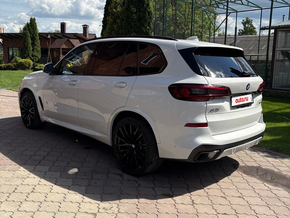 2023 BMW X5 40i IV (G05/G18), белый, 6150000 рублей - вид 4