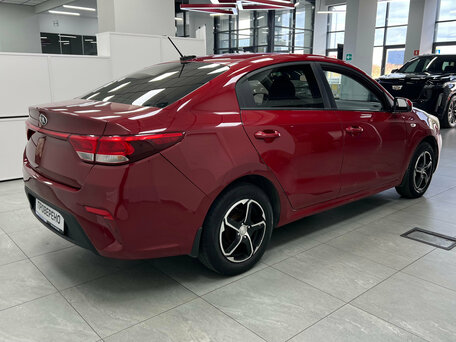 2017 Kia Rio IV, красный, 1220000 рублей, вид 5
