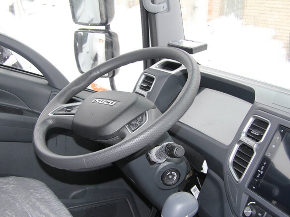 2026 Isuzu Elf (N-series), белый, 6090000 рублей - вид 4