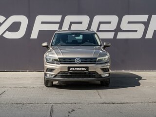 2017 Volkswagen Tiguan II, бежевый, 2255000 рублей, вид 3