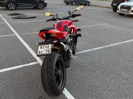 2021 Ducati Streetfighter V4, красный, 1800000 рублей, вид 4