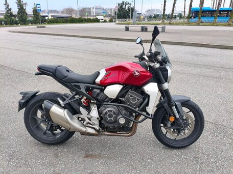 2018 Honda CB 1000R, красный, 1100000 рублей, вид 2