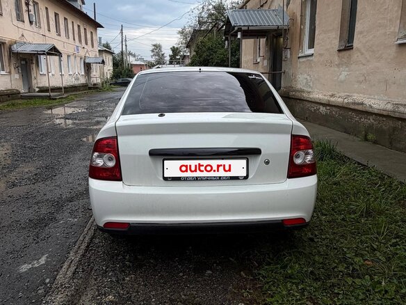 2010 Lada (ВАЗ) Priora I, белый, 180000 рублей - вид 4