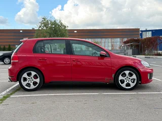 2010 Volkswagen Golf GTI VI, красный, 1350000 рублей, вид 5