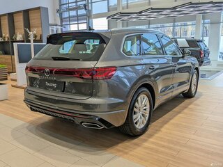 2025 Volkswagen Touareg III Рестайлинг, серый, 8590000 рублей, вид 5
