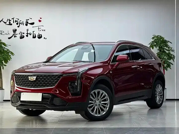 2025 Cadillac XT4 I Рестайлинг, красный