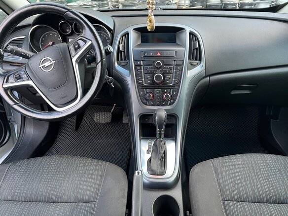 2012 Opel Astra GTC J Рестайлинг, белый, 890000 рублей - вид 5