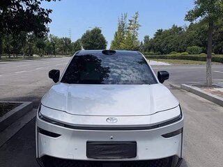 2026 Toyota bZ3X 50 kWh, белый, 2730088 рублей, вид 2