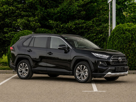 2021 Toyota RAV4 V (XA50), чёрный, 2989000 рублей, вид 3