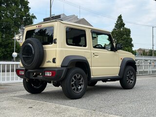 2021 Suzuki Jimny Sierra IV, бежевый, 1675005 рублей, вид 2