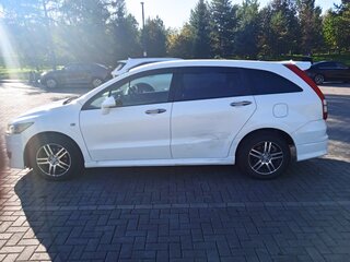 2009 Honda Stream II Рестайлинг, белый, 890000 рублей, вид 5