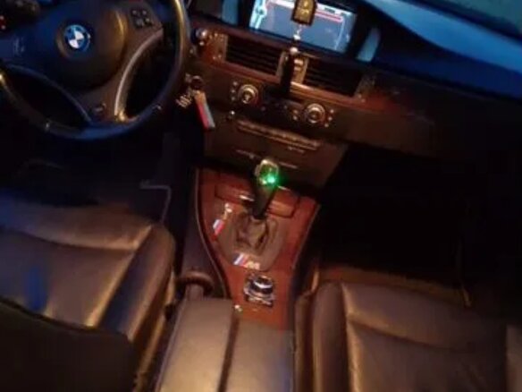 2011 BMW 3 серии 320i V (E90/E91/E92/E93) Рестайлинг, чёрный, 950000 рублей - вид 3