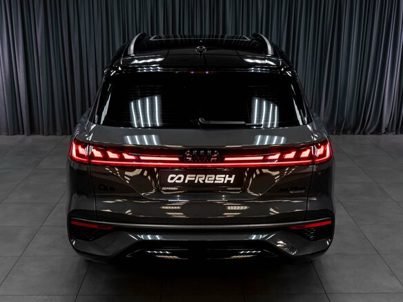 2023 Audi Q6 45 TFSI, серый, 7039000 рублей - вид 5
