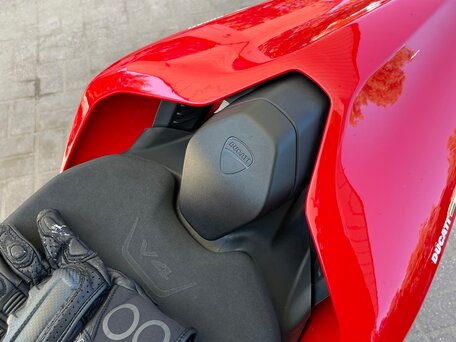 2021 Ducati Streetfighter V4, красный, 1770000 рублей, вид 4