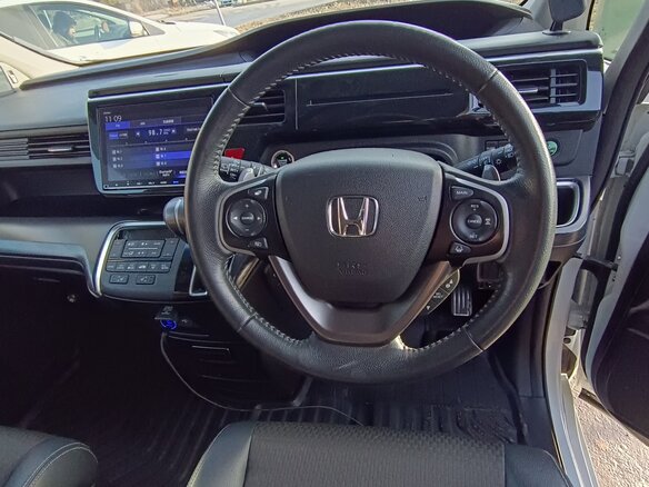 2019 Honda Stepwgn Spada V Рестайлинг, белый, 2550000 рублей - вид 12
