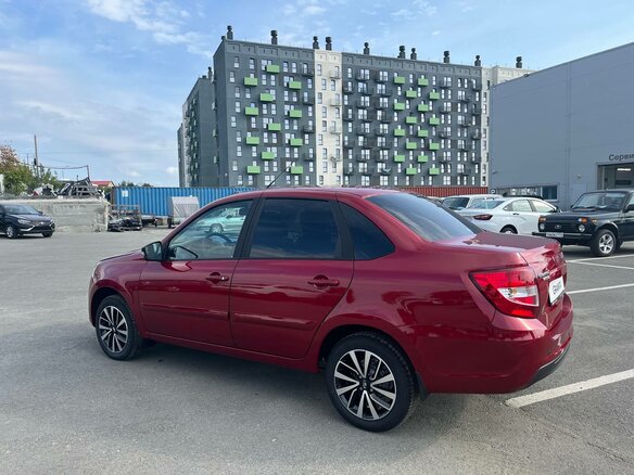 2026 Lada (ВАЗ) Granta I Рестайлинг, красный - вид 2