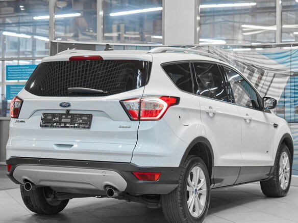 2016 Ford Kuga II Рестайлинг, белый, 1149000 рублей - вид 5