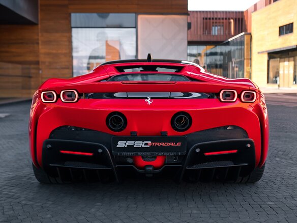 2023 Ferrari SF90 Stradale, красный, 56950000 рублей - вид 5